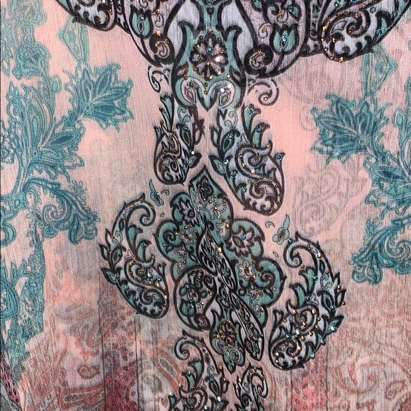 Cute top - Picture 3 of 3